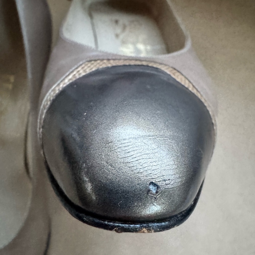 VTG Salvatore Ferragamo Two Tone Low Heel (2.5”) Pumps in Taupe & Metallic Toe 9 - Picture 6 of 13